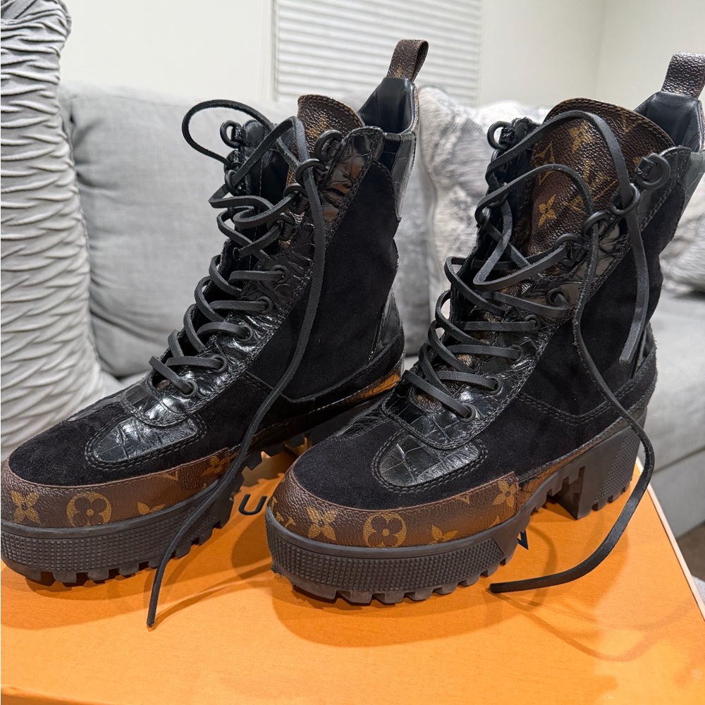 Authentic… Louis Vuitton Black and Brown Lace Up Boots - Picture 5 of 14